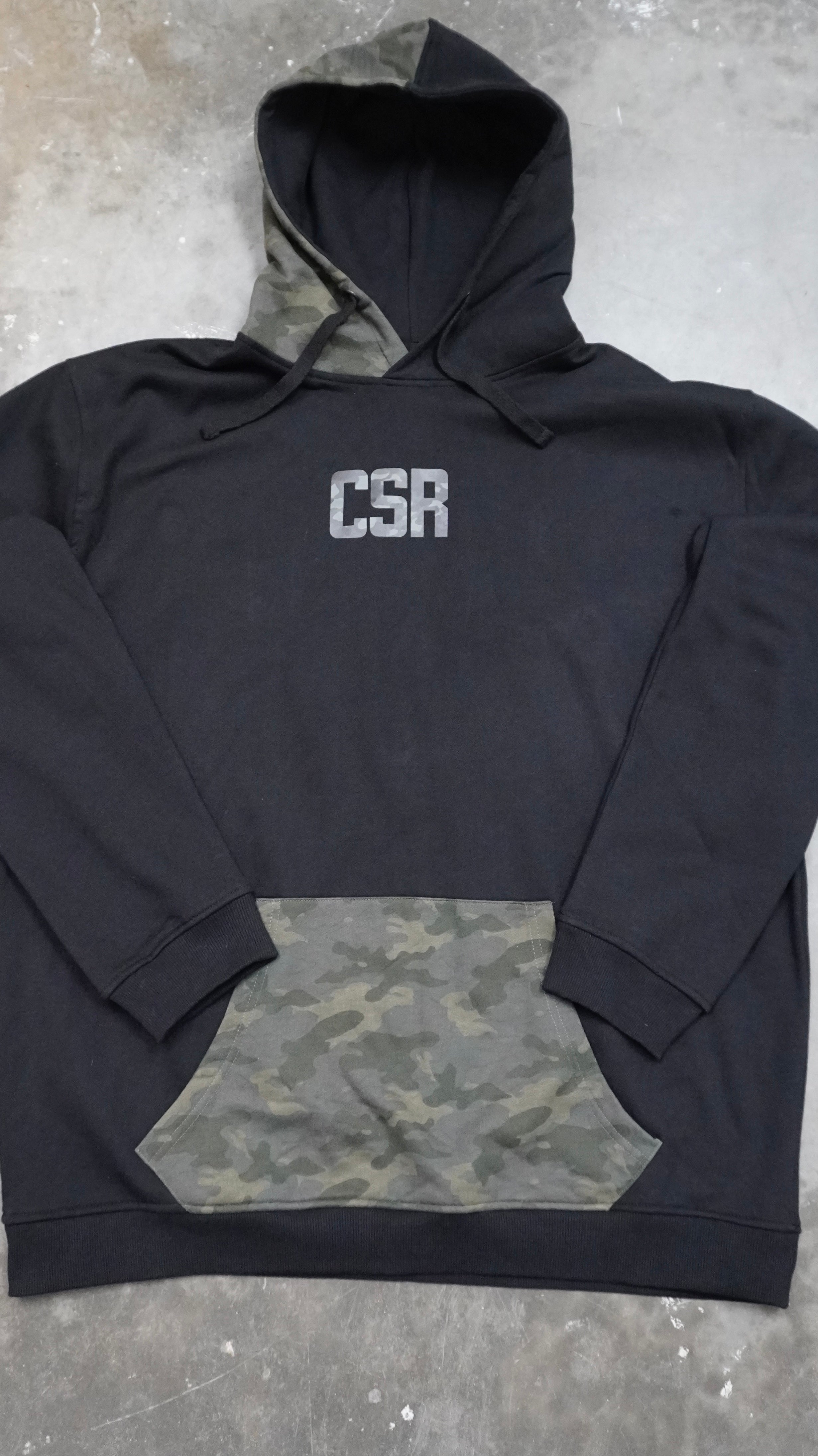 Under armour black online and camo hoodie